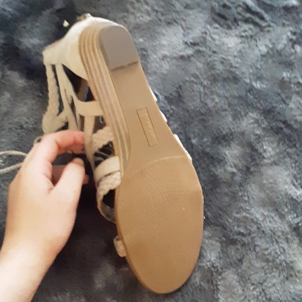 Tan sandals - Picture 3 of 3